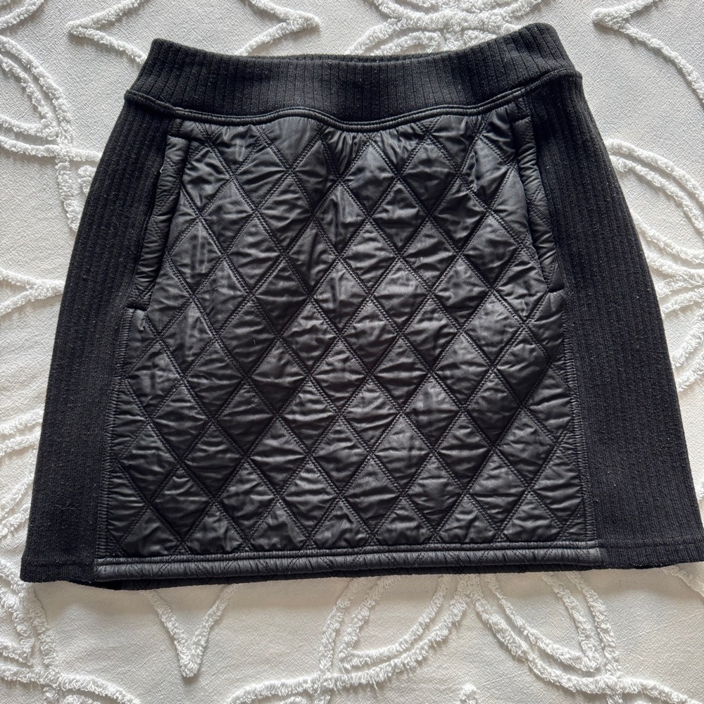 Prana Diva Skirt Size Medium Black Insulated Fleece Lined Pockets Quilted